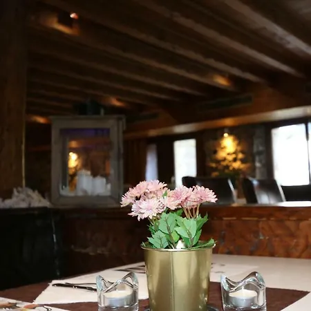 Le Poussin Hotel