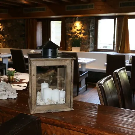 Le Poussin Hotel 3*