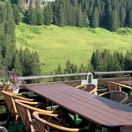 Le Poussin Hotel 3*