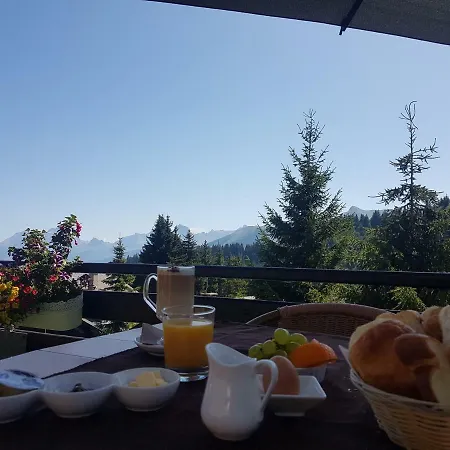 Le Poussin Hotel